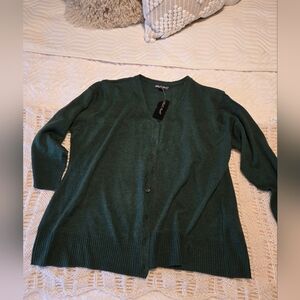 V neck light weight cardi.